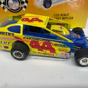 1:24 Scale FRANK COZZE DIRT MODIFIED. ISSUE 8. (756 MADE)