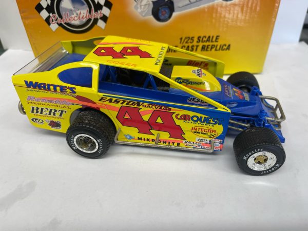 1:24 Scale FRANK COZZE DIRT MODIFIED. ISSUE 8. (756 MADE)